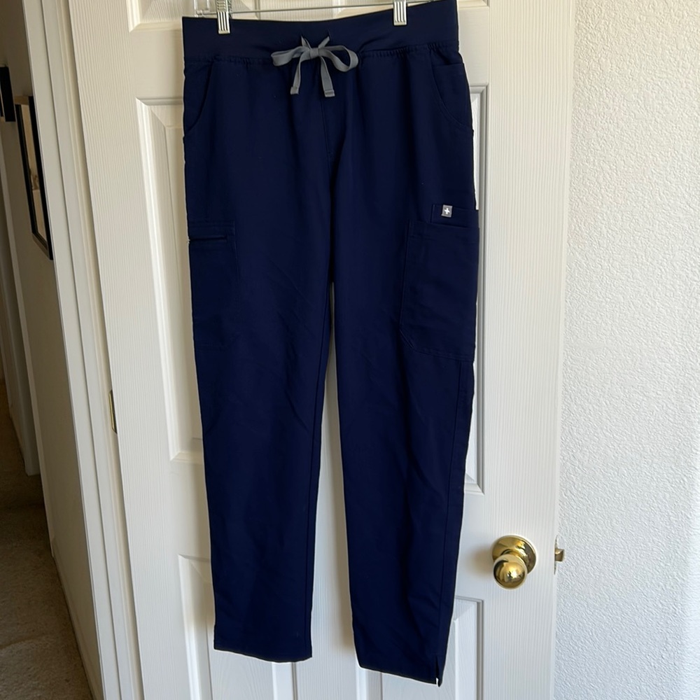 Figs Medium Yola skinny scrub pant 2.0 barely worn - Regular length